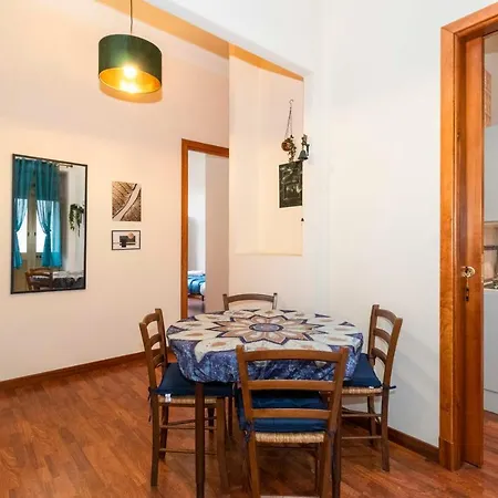 Guesthost - Piazza Statuto Comfy - With 2 Balconies * Turín