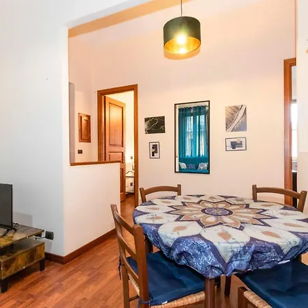 Guesthost - Piazza Statuto Comfy - With 2 Balconies Appartement Turin