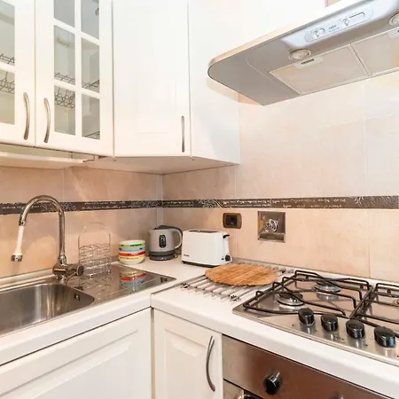 Guesthost - Piazza Statuto Comfy - With 2 Balconies Appartement