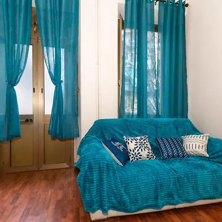 Guesthost - Piazza Statuto Comfy - With 2 Balconies Turin