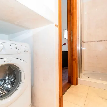 Guesthost - Piazza Statuto Comfy - With 2 Balconies Turin