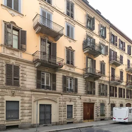 Guesthost - Piazza Statuto Comfy - With 2 Balconies * Turin