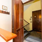 Guesthost - Piazza Statuto Comfy - With 2 Balconies Turin