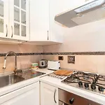 Guesthost - Piazza Statuto Comfy - With 2 Balconies Appartement