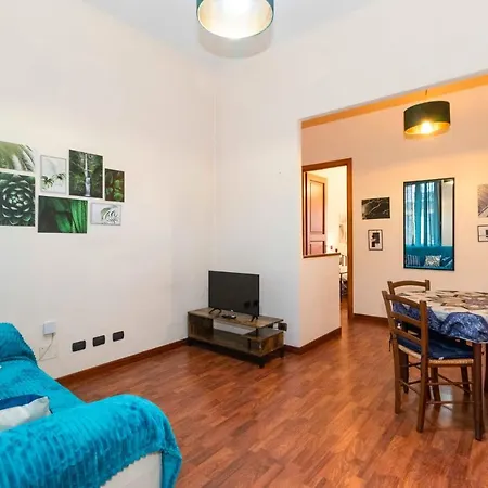 Guesthost - Piazza Statuto Comfy - With 2 Balconies 아파트 토리노