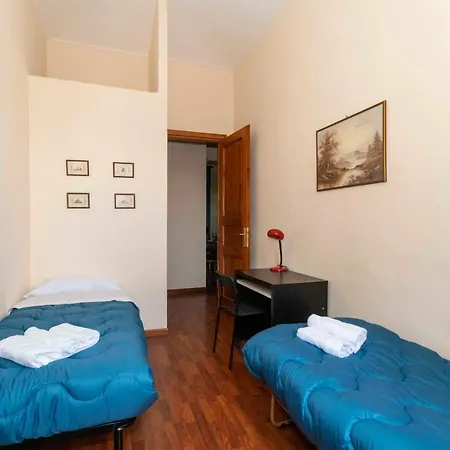 Апартаменты Guesthost - Piazza Statuto Comfy - With 2 Balconies Турин