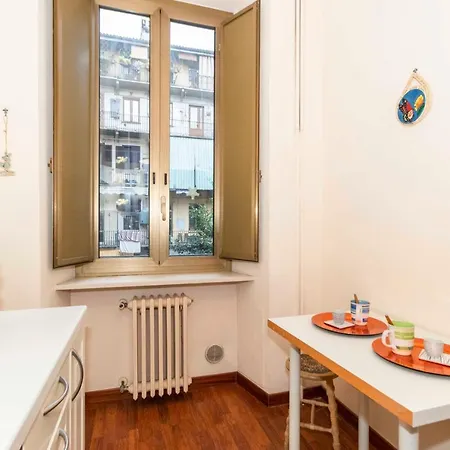 Guesthost - Piazza Statuto Comfy - With 2 Balconies 아파트