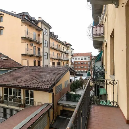 Guesthost - Piazza Statuto Comfy - With 2 Balconies 아파트 *