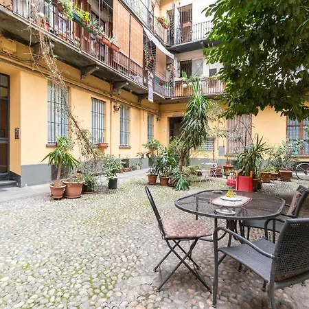 아파트 Guesthost - Piazza Statuto Comfy - With 2 Balconies 토리노