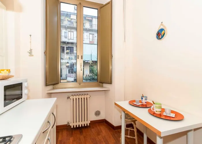 Guesthost - Piazza Statuto Comfy - With 2 Balconies Appartement