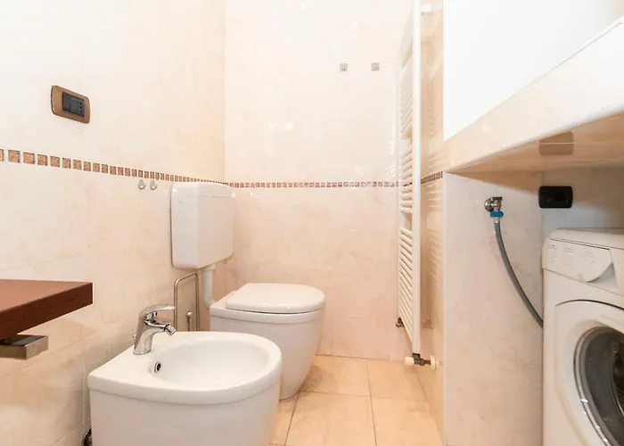 Guesthost - Piazza Statuto Comfy - With 2 Balconies Appartement