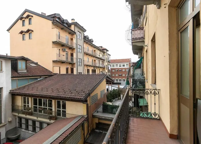 Guesthost - Piazza Statuto Comfy - With 2 Balconies Appartement *